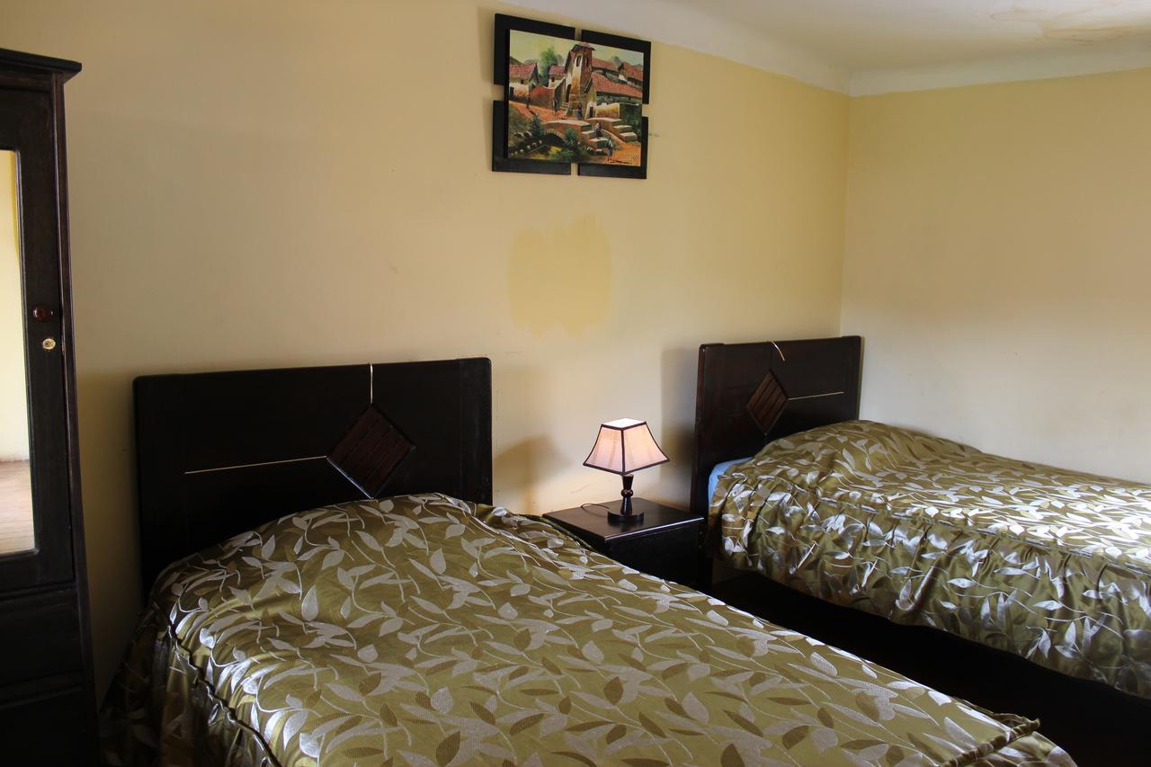 Robertos Hostal