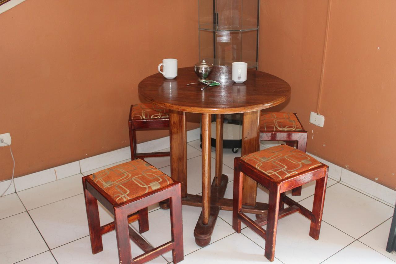 Hostal Robertos *